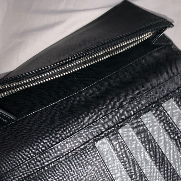 Prada Wallet - Picture 8 of 8